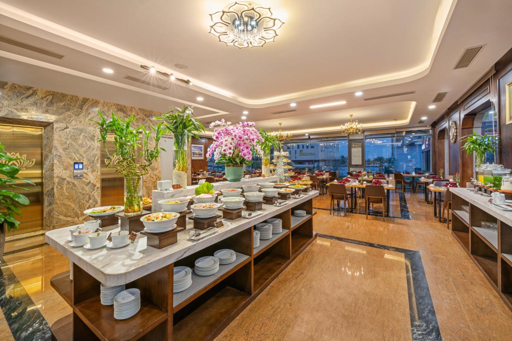 Golden Lotus Hotel Da Nang - Rooftop Bar Sea View Екстер'єр фото