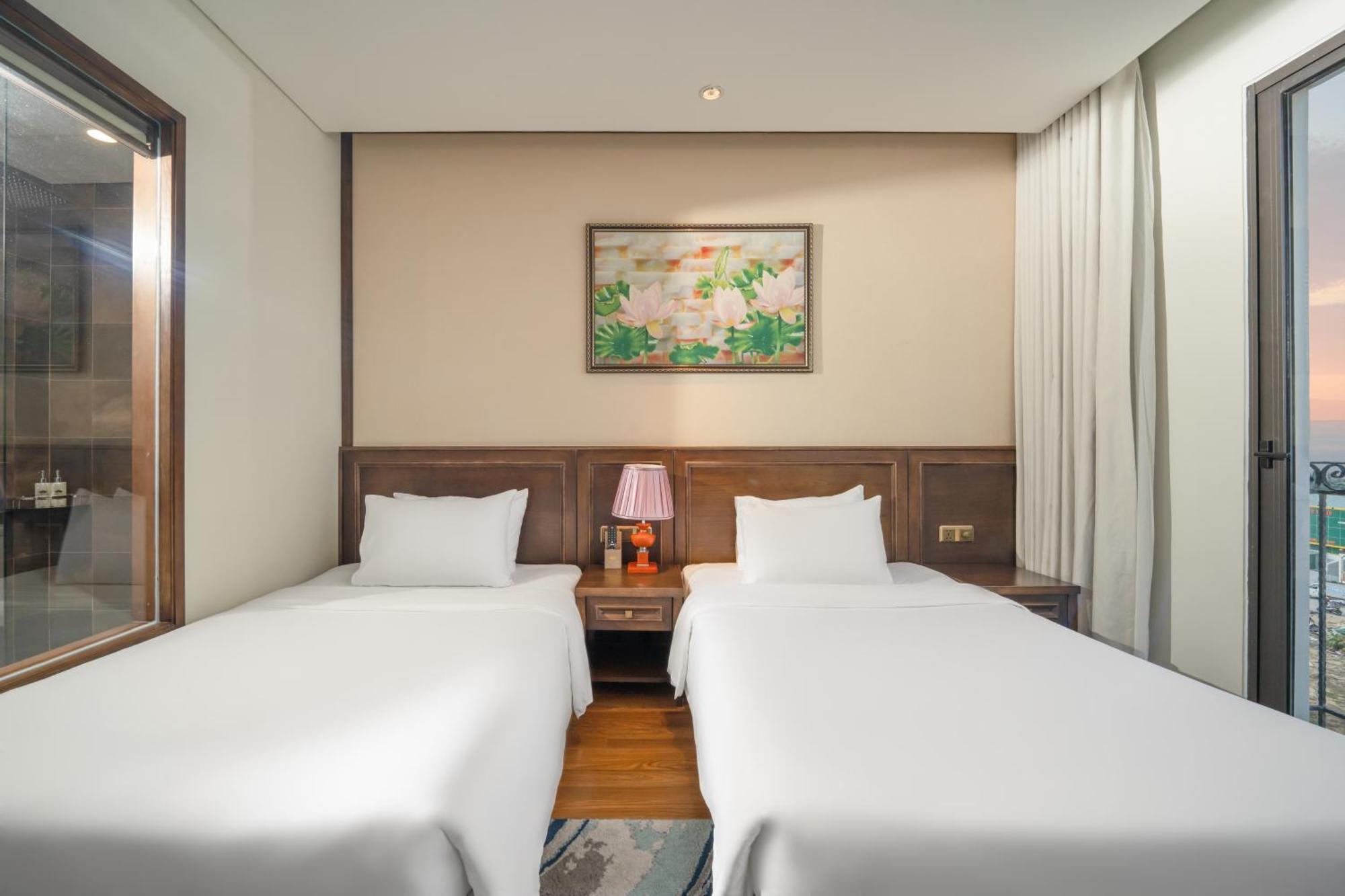 Golden Lotus Hotel Da Nang - Rooftop Bar Sea View Екстер'єр фото